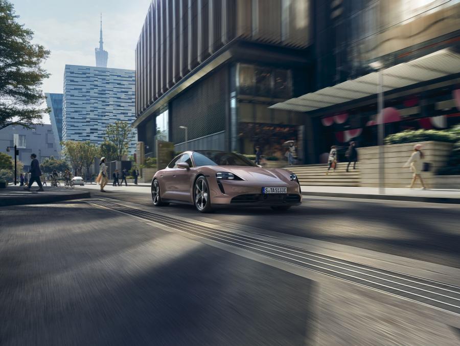  Porsche Taycan 2020 года  (WW) (фото 4 из 11)